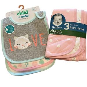 ✔️Gerber Organic Burp Clothes and Child of Mine Bib Set